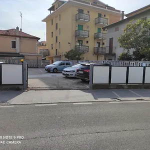 centralissimo-appena-ristrutturato-dietro-piazza-mazzini.hotelslidodijesolo.com/