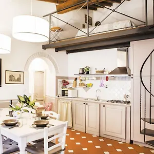 art-apartment-vasari-florence.it-tuscanyhotel.com/